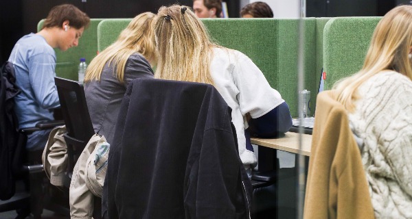 Studeren, thuis en in de bibliotheek