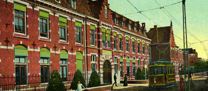 Ansichtkaart van het Academische Ziekenhuis in Groningen, ca. 1905Postcard of main building of the academic hospital, ca. 1905