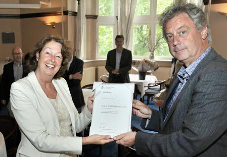 Professor Marleen Janssen and Rector Magnificus Professor Elmer Sterken.
