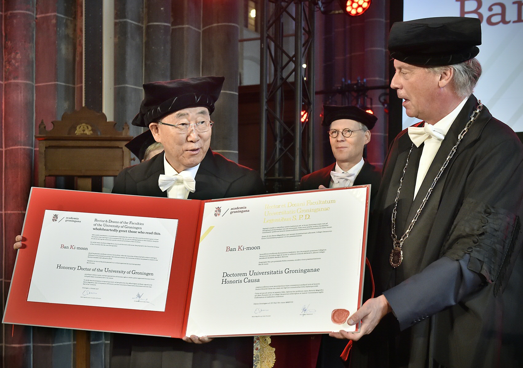 Ban Ki-moon en Prof. dr. E. (Elmer) Sterken