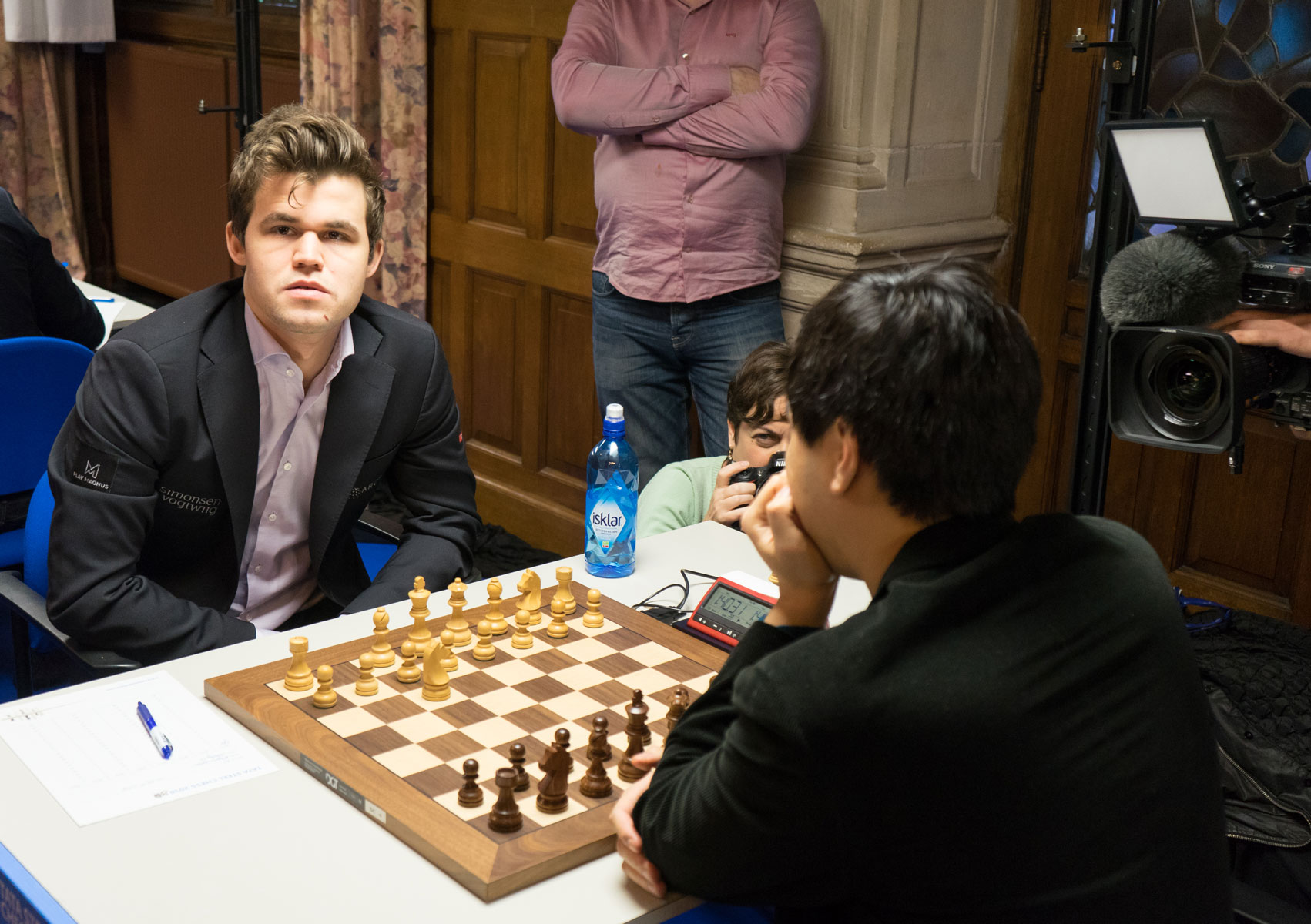 Magnus Carlsen, hier bij Tata Steel Chess in het Academiegebouw. Van Yperen noemt hem een toonbeeld van een topsporter die met druk om kan gaan. (Foto: Marcel Spanjer)