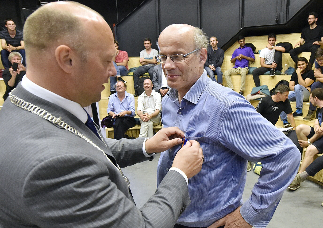 Prof. Eric Bergshoeff awarded during the Scanning New Horizons Symposium
