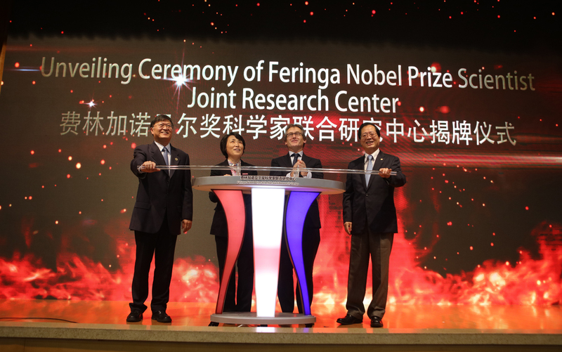 Ben Feringa tijdens de officiële opening van het Feringa Nobel Prize Scientist Joint Research Center ©ECUSTBen Feringa at the official opening of the Feringa Nobel Prize Scientist Joint Research Center ©ECUST