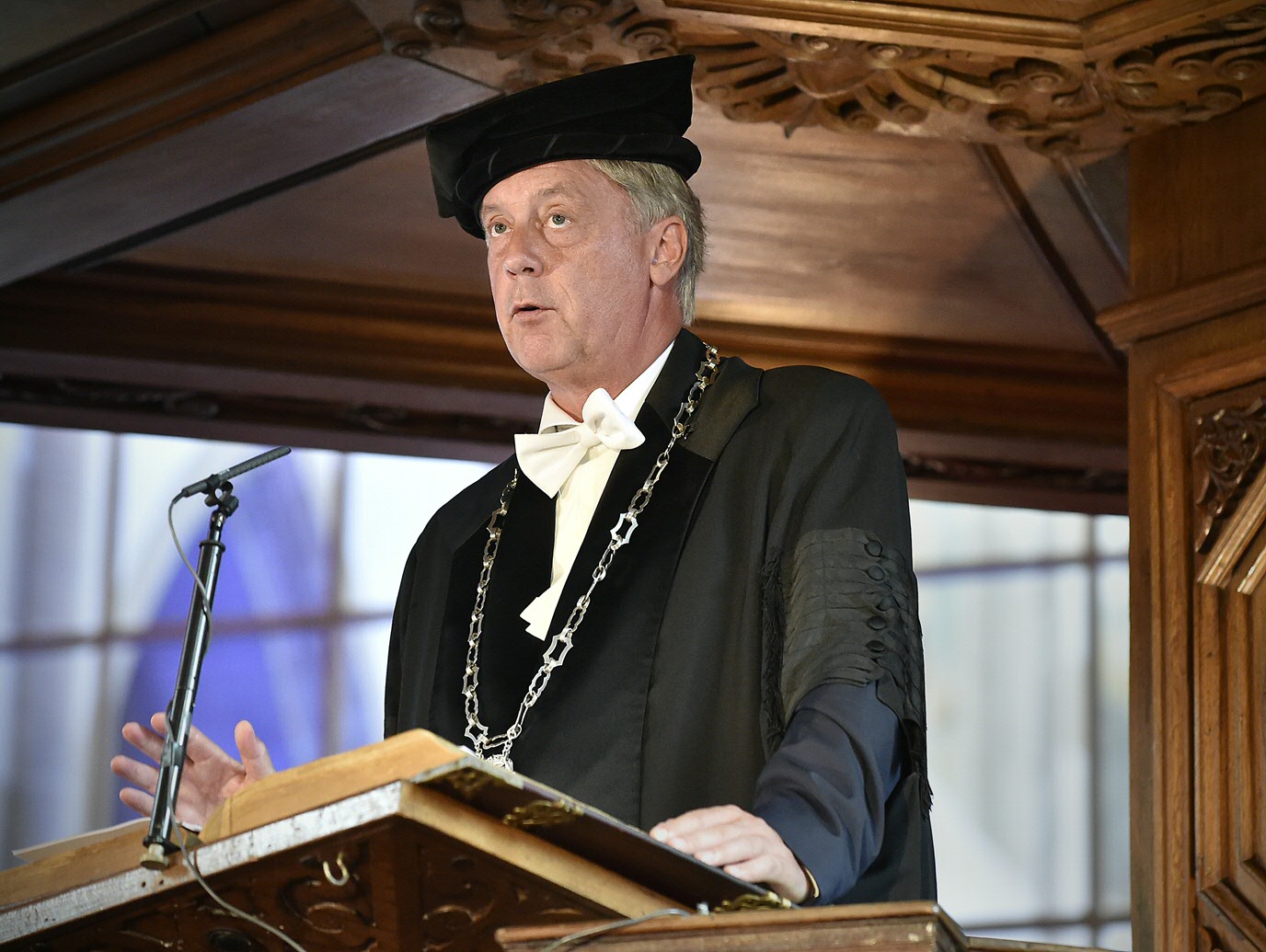 Rector Magnificus Elmer Sterken opens the ceremony with his yearly speech about the state of the UniversityRector Magnificus Elmer Sterken opens the ceremony with his yearly speech about the state of the University