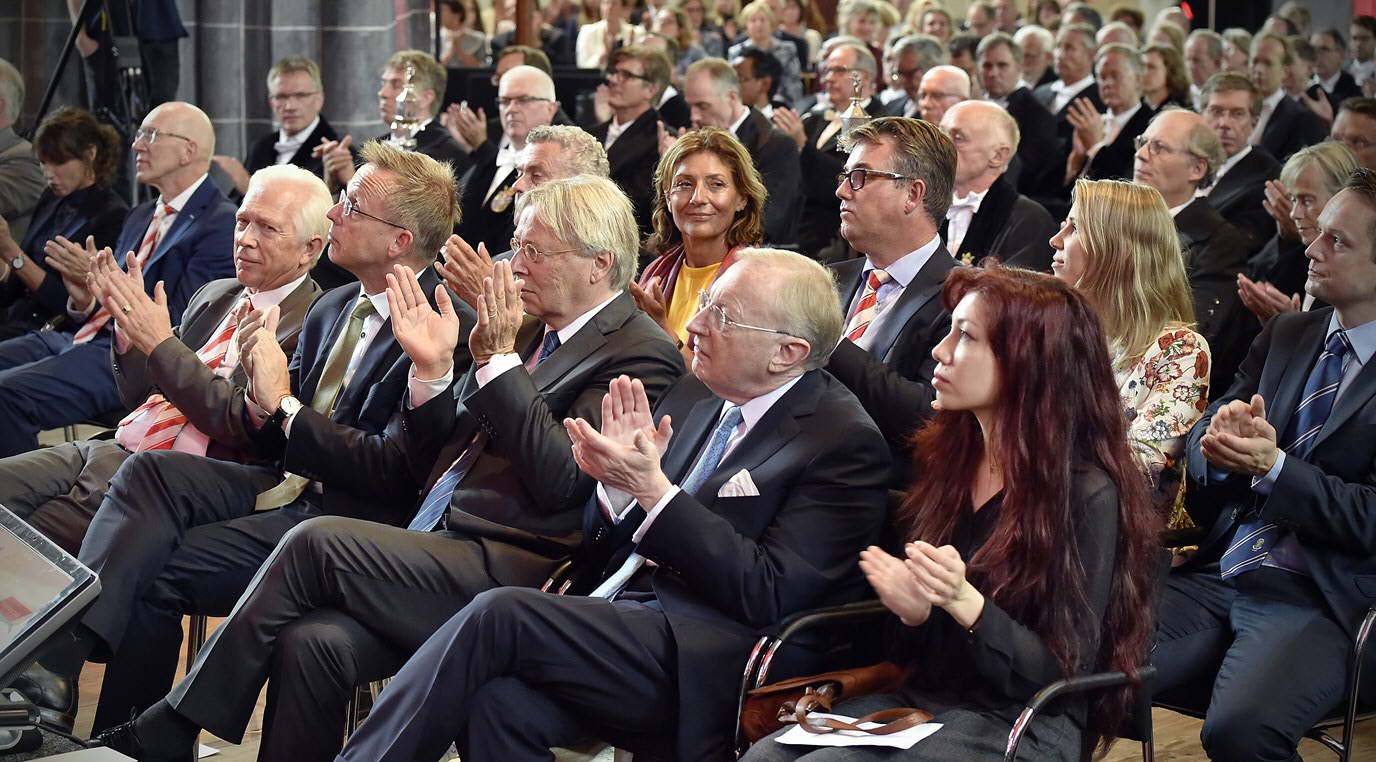 The King's Commisioner and the Mayor of Groningen (in de middle) were seated next to UG president Sibrand PoppemaThe King's Commisioner and the Mayor of Groningen (in de middle) were seated next to UG president Sibrand Poppema