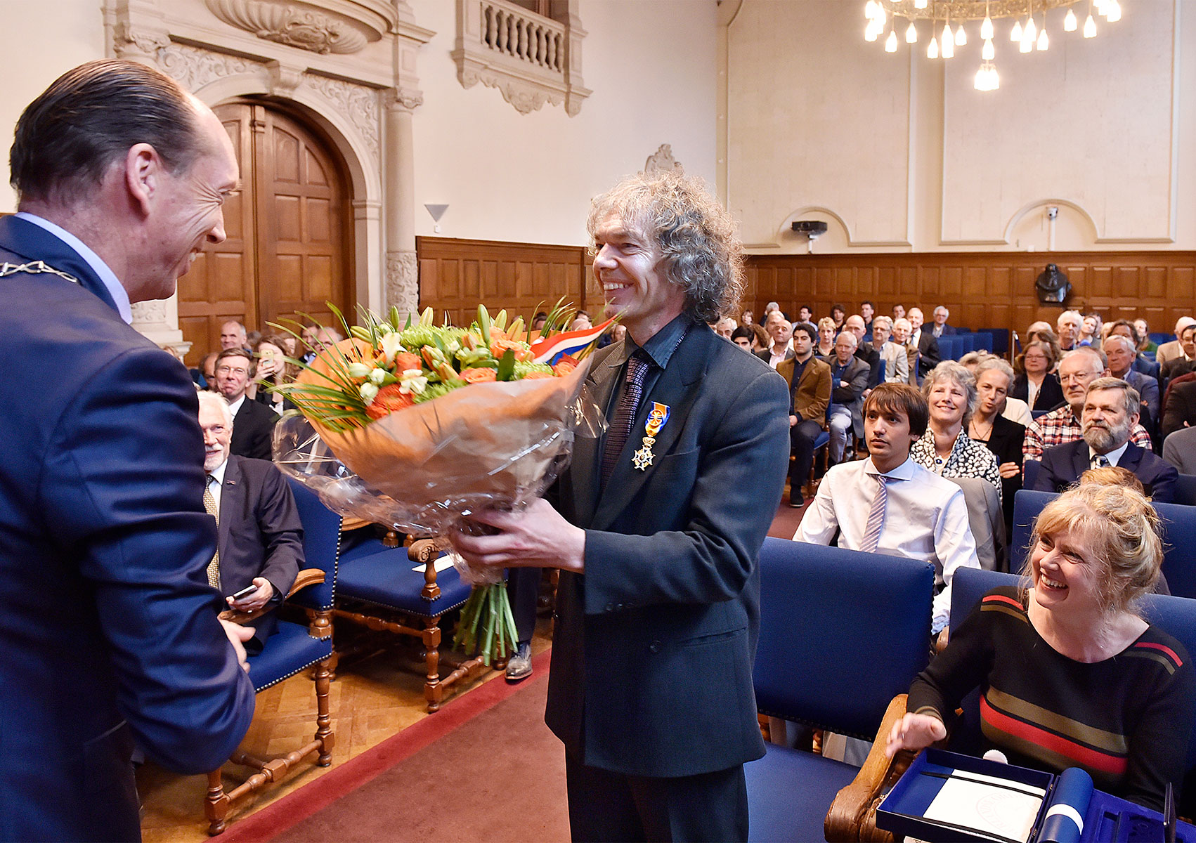 Prof. Robert Lensink en burgemeester P. van Dijk (gemeente Aa en Hunze)