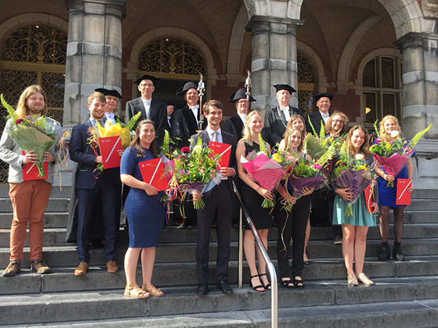 GUF 100 prize winnersGUF 100 winaars op het bordes