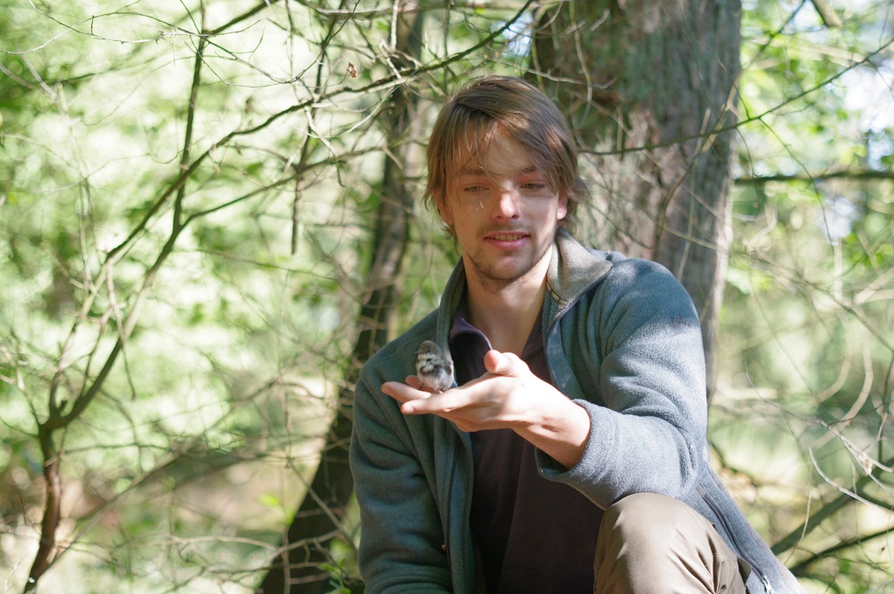 Jelmer Samplonius with a pied flycatcher