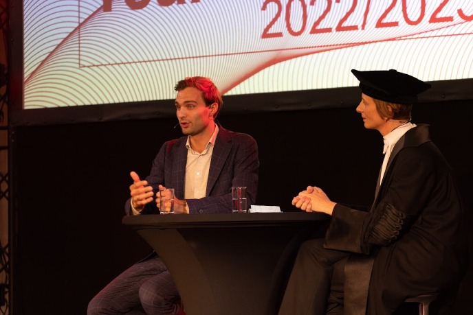 Staatssecretaris Maarten van Ooijen en neurowetenschapper Marie-José van Tol