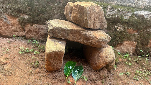 Rice offerings at ancestral stones called Pidar behind a Parenga house.