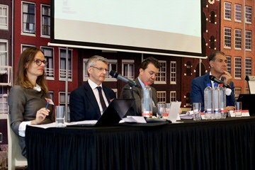 Olha Cherednychenko, Iain MaNeil, Diederik Bruloot, and Paolo Giudici
