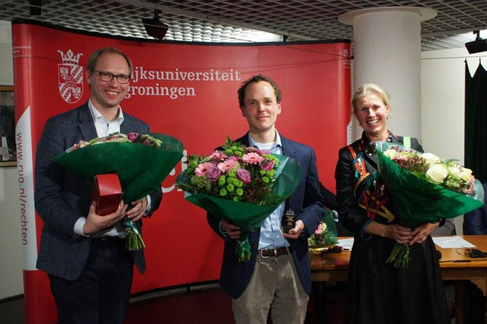In het midden winnaar Barend van Leeuwen, links Solke Munneke en rechts Birgit Snijder-Kuipers (Foto: Bart Beijer)
