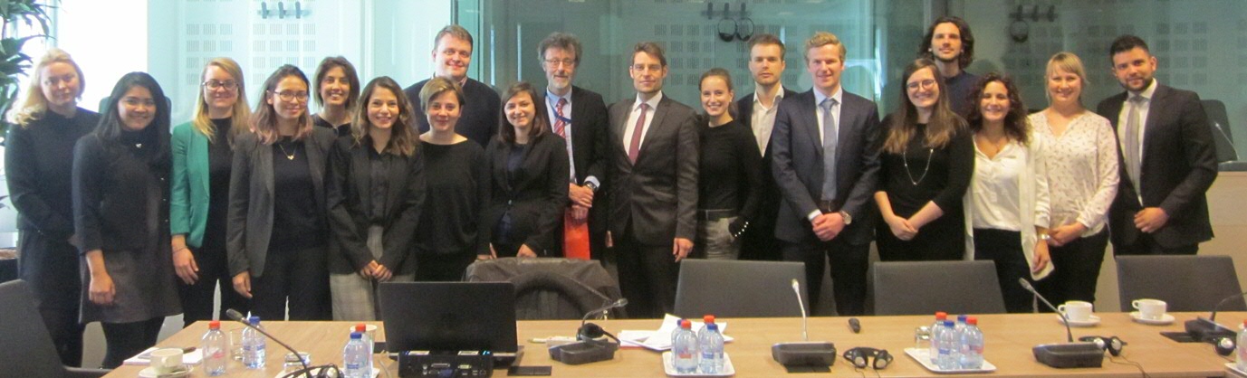 The students of the LLM Energy and Climate Law 2017/2018 with Jeffery Piper (senior political analyst at the Directorate General Energy of the European Commission) and supervisor Dr. Ruven Fleming in the middle