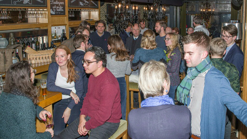 Napraten met een drankje en een hapje