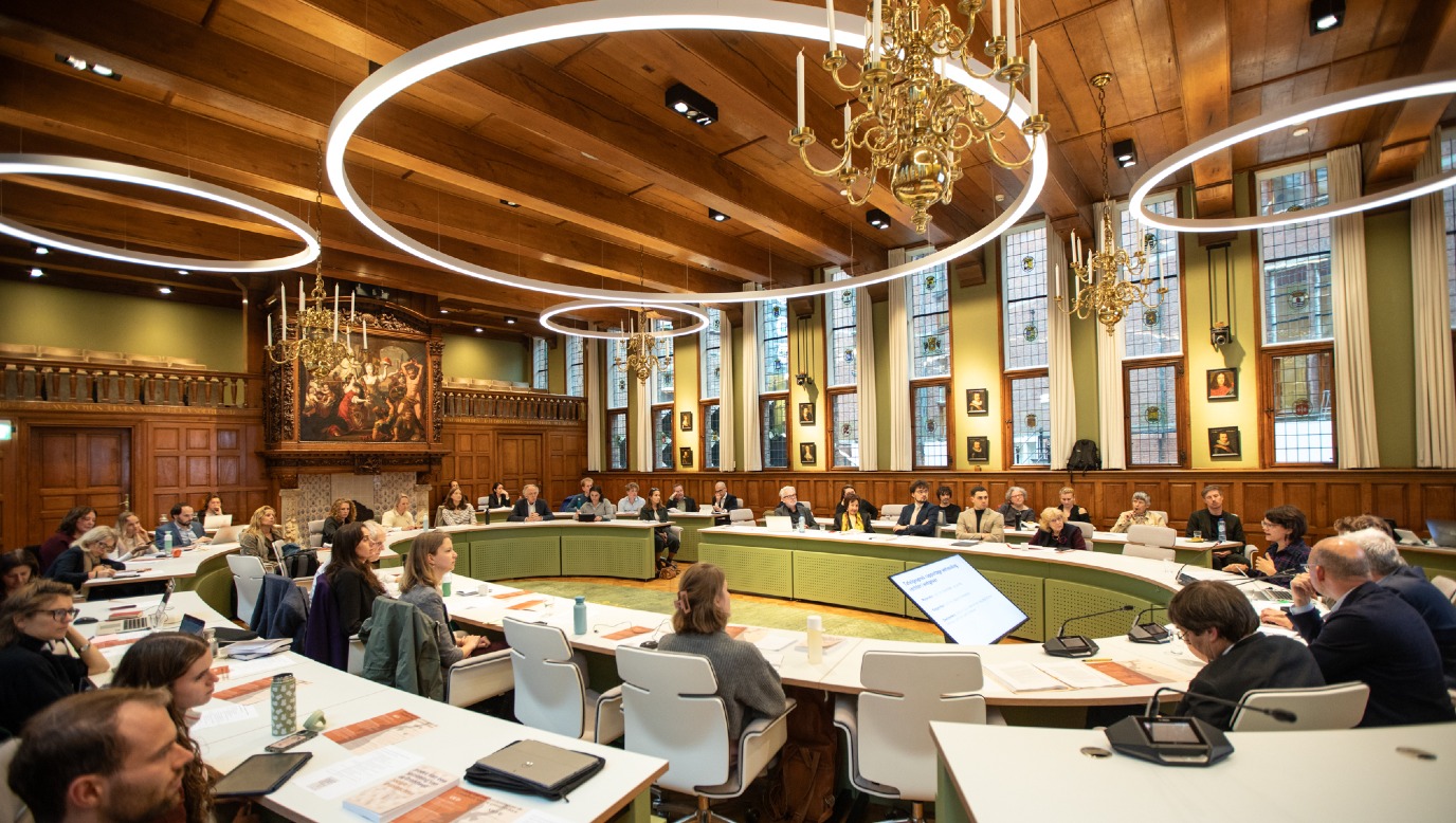De Proeve wordt besproken in de Statenzaal van het Provinciehuis. Foto: Gerhard Taatgen