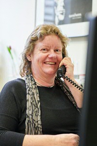 Hilda aan de telefoon