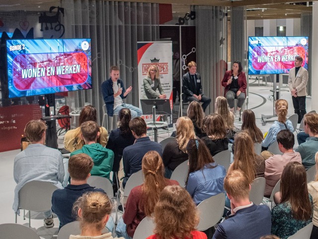 Dorknoper verkiezingsdebat - foto: Dorknoper