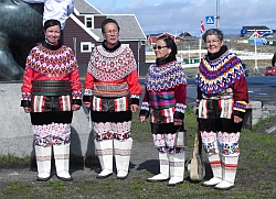 People form Geenland in traditional clothes