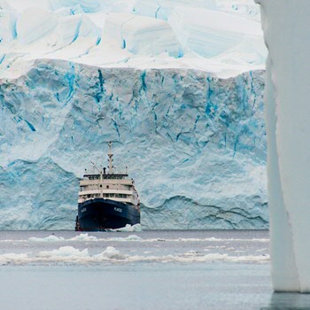 Antarctic tourism (Photo Frits Steenhuisen)