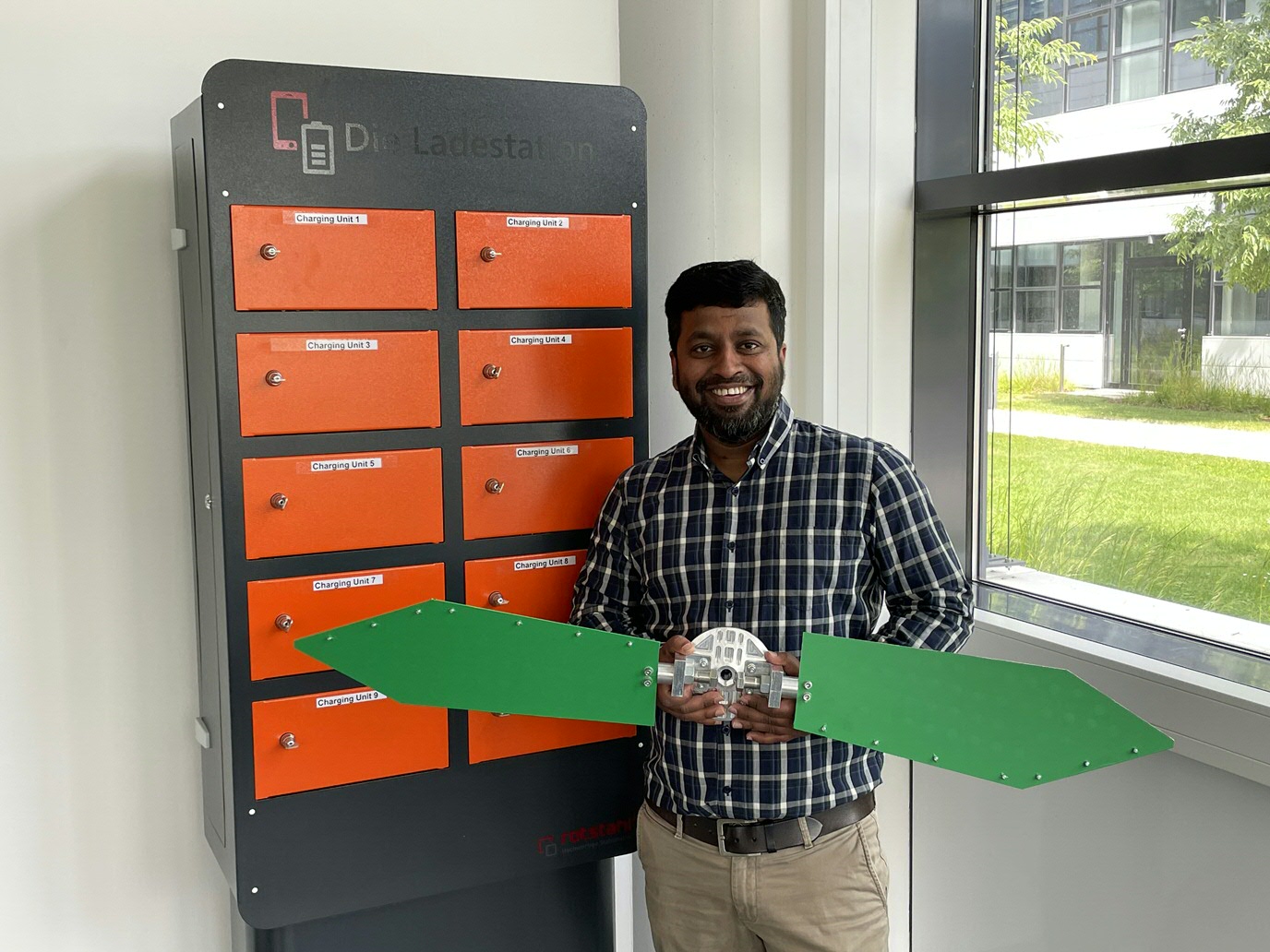 Sawkat Hossain with a biomimetic rotor blade.