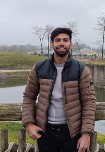 Chinmay Gupta in Emmen zoo