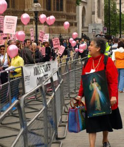 An exchange between Pro-choice demonstrators and a Christian woman in London. Source: WIkimedia Commons. Used under Creative Commons Attribution 2.0 Generic license
