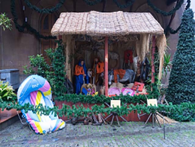 A nativity scene at St Antony of Padua Church, Istanbul, decorated with objects found in shipwrecks of refugees on the Turkish coast. Christmas 15/16. Photographer: Pedro J. Pacheco. Used under Creative Commons Attribution-Share Alike 4.0 International license.