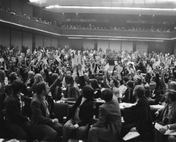 PvdA-congres in stemming, 1977.