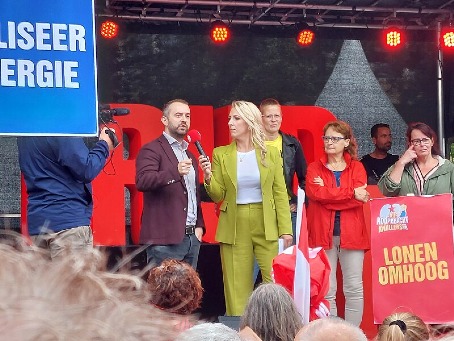 Voorzitter van de SP-fractie in de Tweede Kamer Jimmy Dijk, met zijn voorganger Lilian Marijnissen