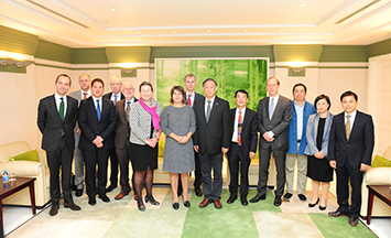 Mrs. Liliane Ploumen and the delegation with Fudan officials and prof. Jan van der Harst