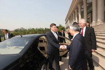 In 2010, Dutch preminister visited DSC at Fudan University
