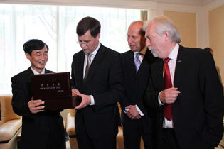 Prof. Ding, Dutch preminister, Pro. Van der Harst, and the Prof. Poppema