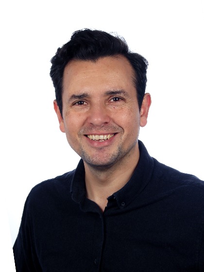 A profile picture of Mauricio Muñoz Arias smiling wearing black shirt 