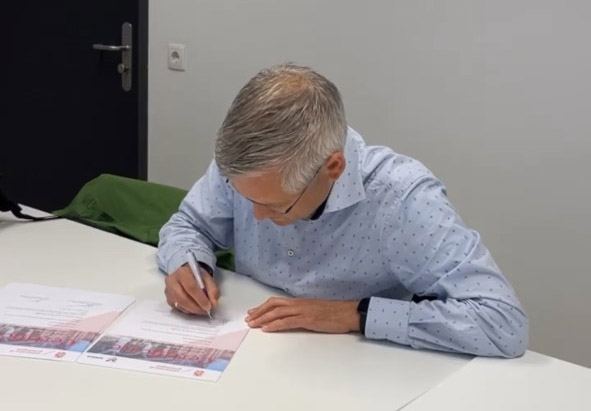 Signing of the certificates by Peter van Ooijen