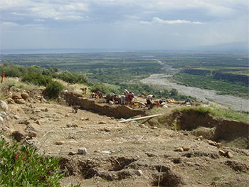 Excavating Timpona della Motta.