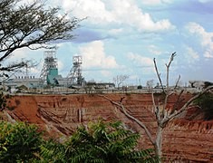 Nkana Mine, Kitwe (source: https://commons.wikimedia.org/wiki/File:ZM-Nkana-headgear-Kitwe.jpg)