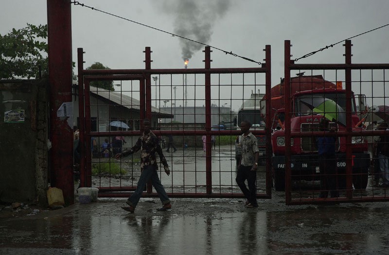 Gates of oil refinery in Port Harcourt (source: https://commons.wikimedia.org/wiki/File:Gates_of_oil_refinery_in_Port_Harcourt.jpg)