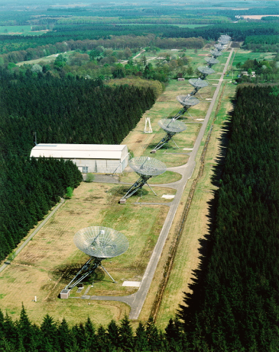 The Westerbork Synthesis Radio Telescope consists of 14 dishes, each of 25 meter diameter. The dishes are arranged perfectly in an east-west orientation along a 2.7 kilometer long track. A radio antenna in the focal point of each dish records the weak signals from the universe. The signals from all antennas are being combined by a supercomputer constructing digital images of the sky. Images made with the current antennas extend over an area of the sky that is similar to the full moon. This ﬁeld-of-view will be signiﬁcantly expanded by means of the APERTIF ʻAntenna Arrayʼ.