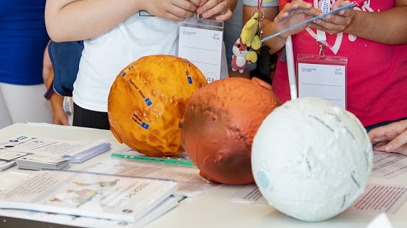 3D PLANETS & MOON, Credit: Amelia Ortiz Gil. Universidad de Valencia, Spain