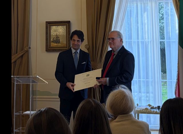Renzo Sancisi ontvangt de Cavaliere dell&rsquo;Ordine della Stella d&rsquo;Italia