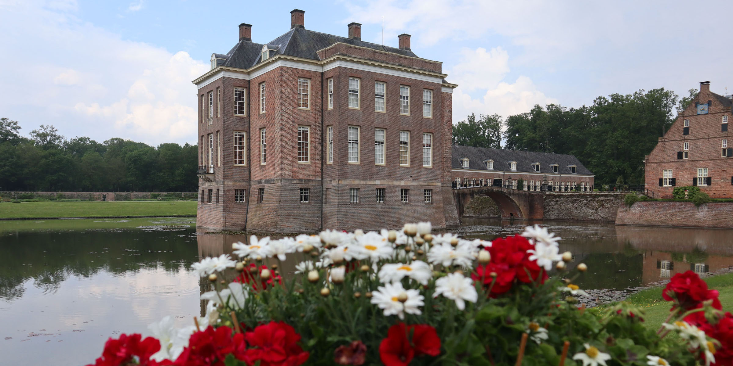 Field excursion at the landed estate Middachten during the master’s course Historic Country Houses & Landed Estates