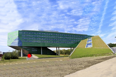 Entrance (red dot) Centre for Life Sciences: Linnaeusborg, building U