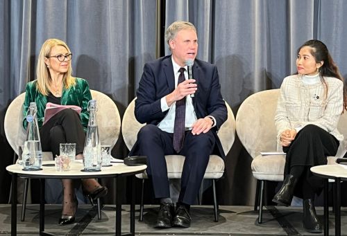 Session One ‘Enhancing the EU and ASEAN’s Higher Education Integration’. Antoaneta Angelova-Krasteva (Director Innovation, Digital Education and International Cooperation, DG EAC), Prof. Ronald Holzhacker (University of Groningen, Director SEA ASEAN) and Thida Sann Cambodian Alumnus of SHARE, with Professor Cynthia Bautista (Vice President, University of the Philippines) and Chris Humphrey (Executive Director of the EU – ASEAN Business Council)