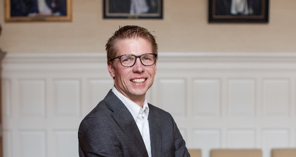 Dr. T.A. (Thom) de Vries