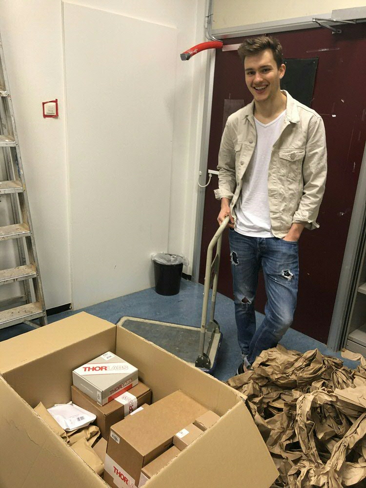 A young Jan Hidding setting up the lab (early 2019)
