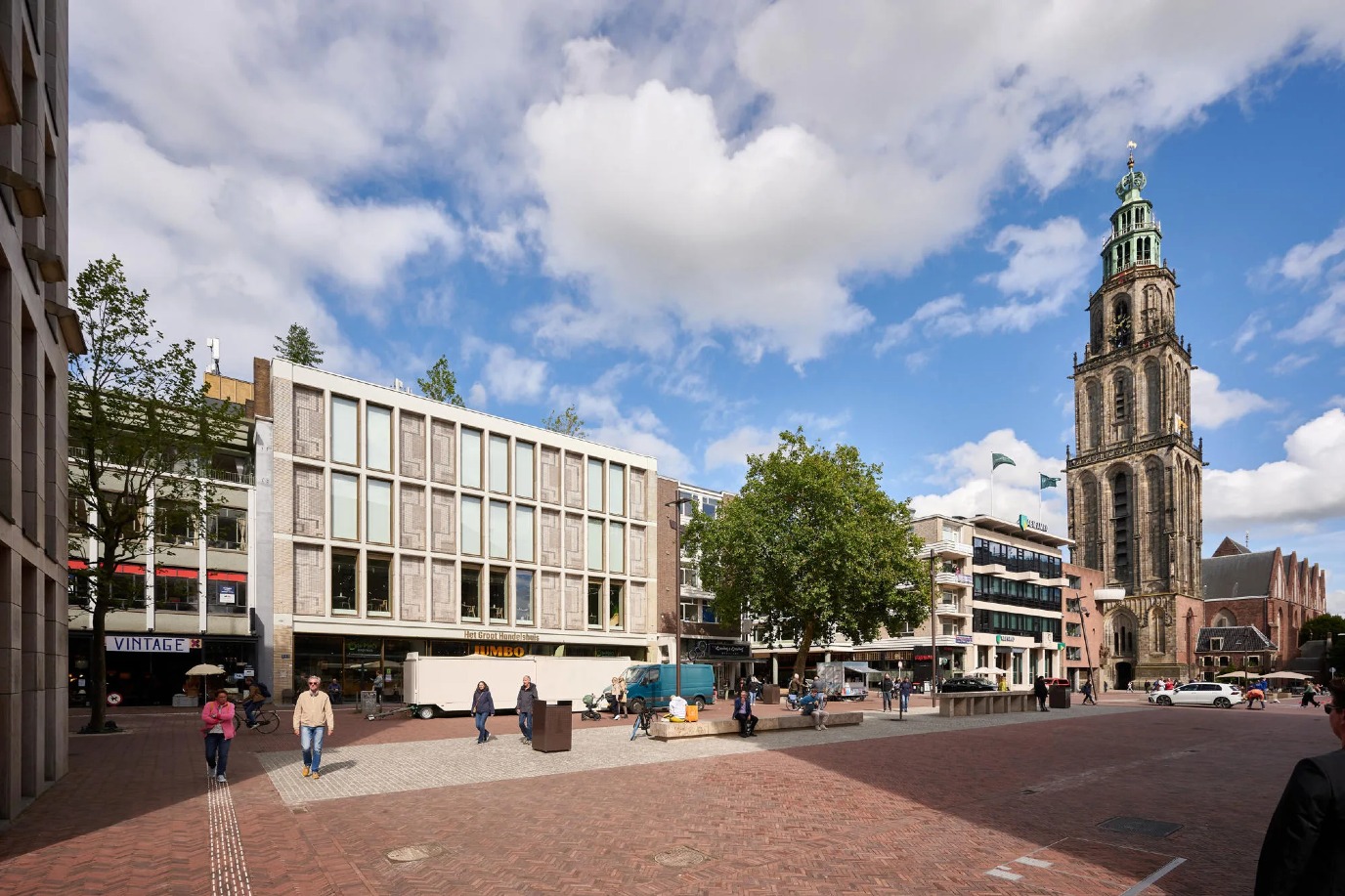 Het Groot Handelshuis en Martinitoren