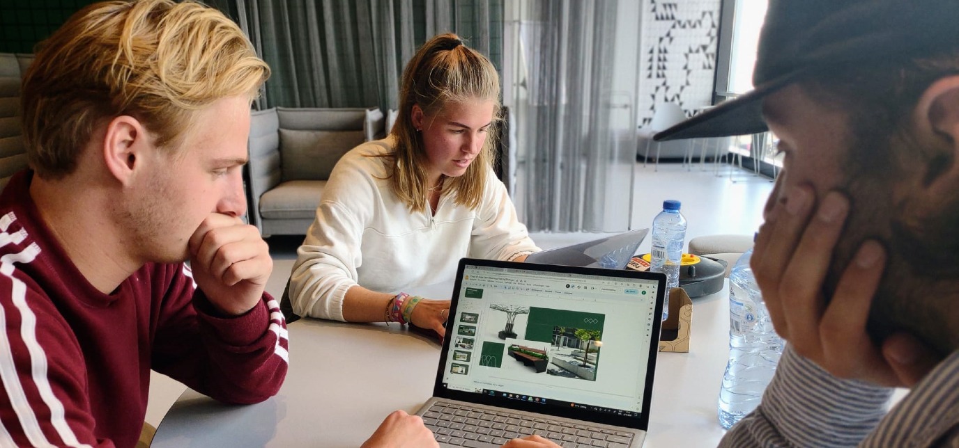 students at work at the Rudolf Agricola School
