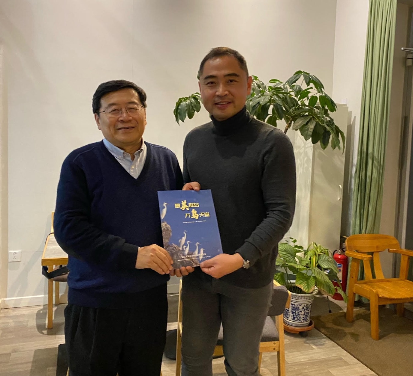 Wanli Zheng met prof. Zhengwang Zhang.