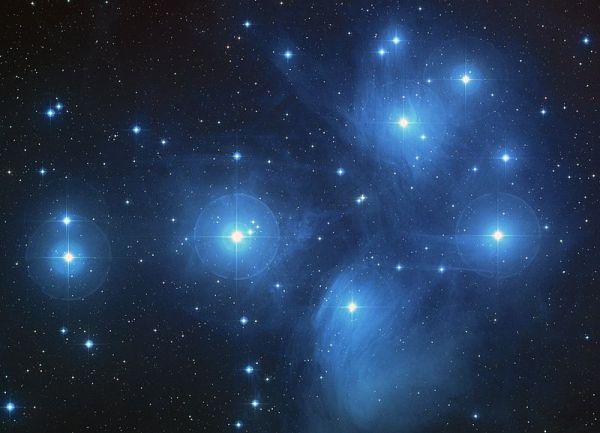 Hoe ver staan de Pleiaden van elkaar? (Foto: NASA)
