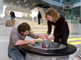 Without magnetism there would be no computers, no radios and no MRI devices. And you certainly wouldn’t be able to create magnetic sculptures in the Science LinX exhibition! ©Brechje Hollaardt.